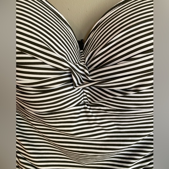 BNWT Nip Tuck Swimsuit Sorrento Stripe Joanne One Piece Size US 12 - Picture 6 of 12